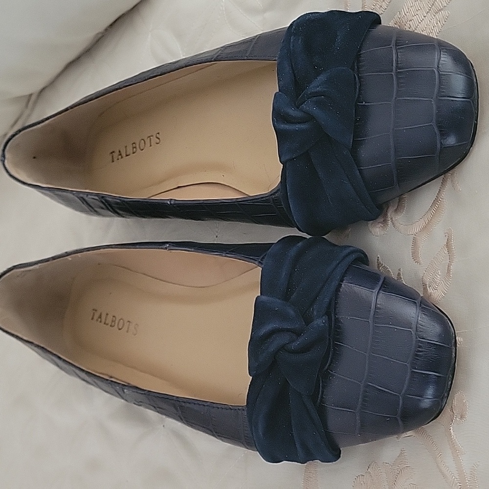 Shoes - Picture 2 of 6